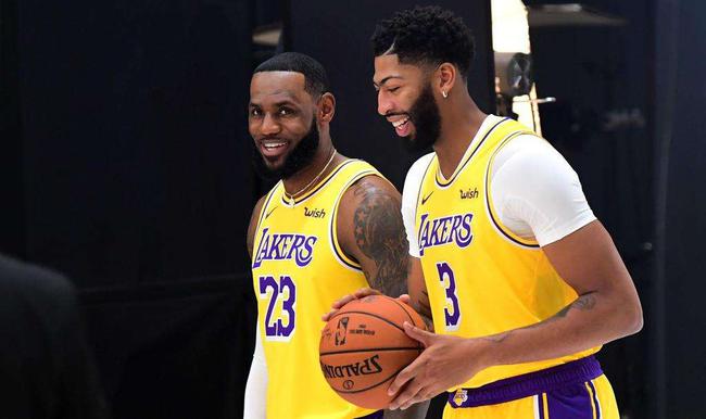 Los Ángeles Lakers tienen dificultades tras clasificar a los playoffs
